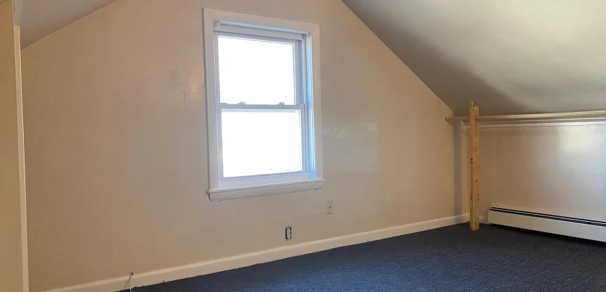 Room for rent in 4 bedroom apartment