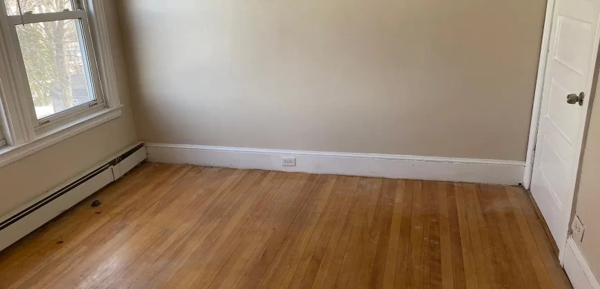 Room for rent in 4 bedroom apartment