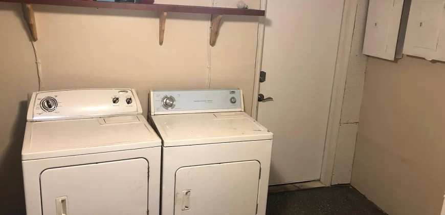 Room for rent in 4 bedroom apartment