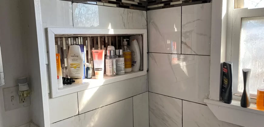 Room for rent in 4 bedroom apartment