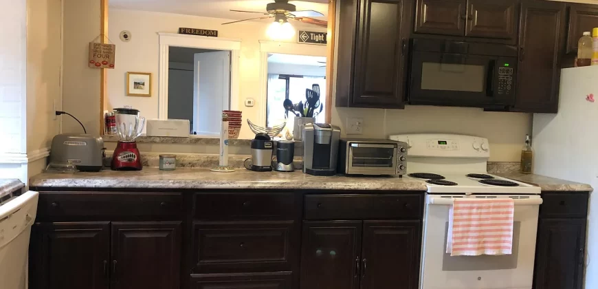 Room for rent in 4 bedroom apartment