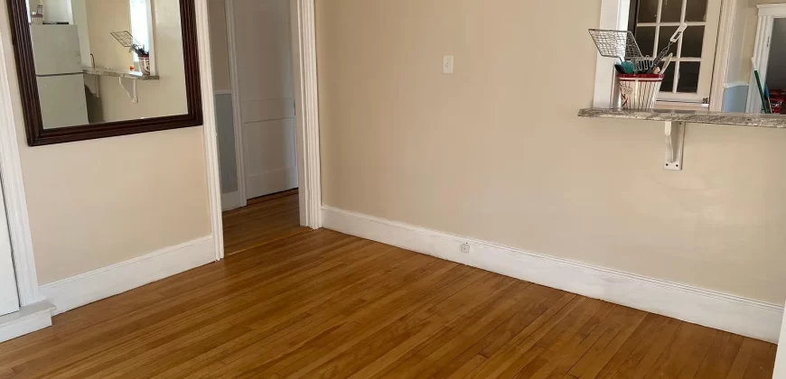 Room for rent in 4 bedroom apartment