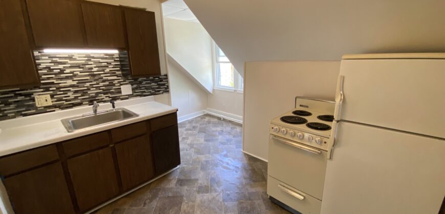 One bedroom Portland Walk up 3rd floor