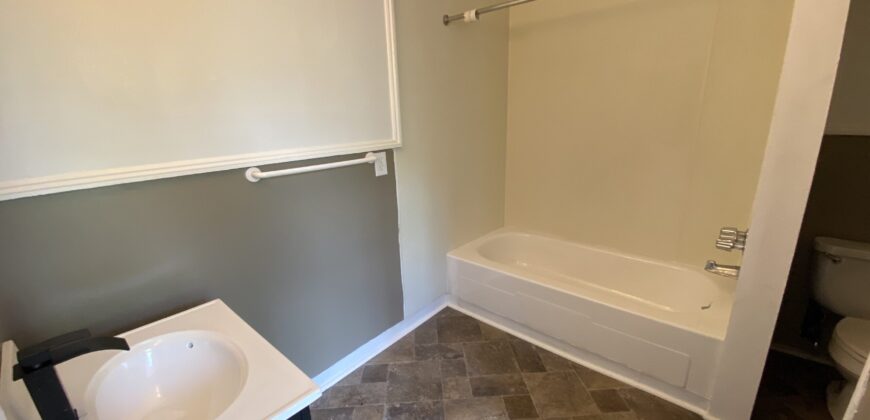 One bedroom Portland Walk up 3rd floor