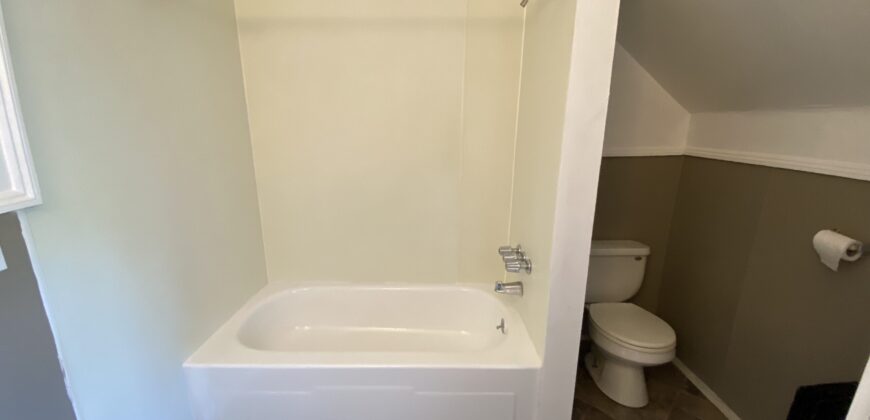 One bedroom Portland Walk up 3rd floor