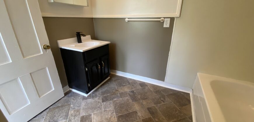 One bedroom Portland Walk up 3rd floor