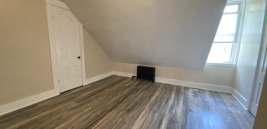 One bedroom Portland Walk up 3rd floor