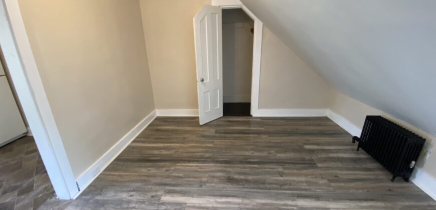 One bedroom Portland Walk up 3rd floor