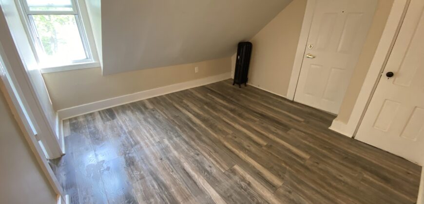 One bedroom Portland Walk up 3rd floor
