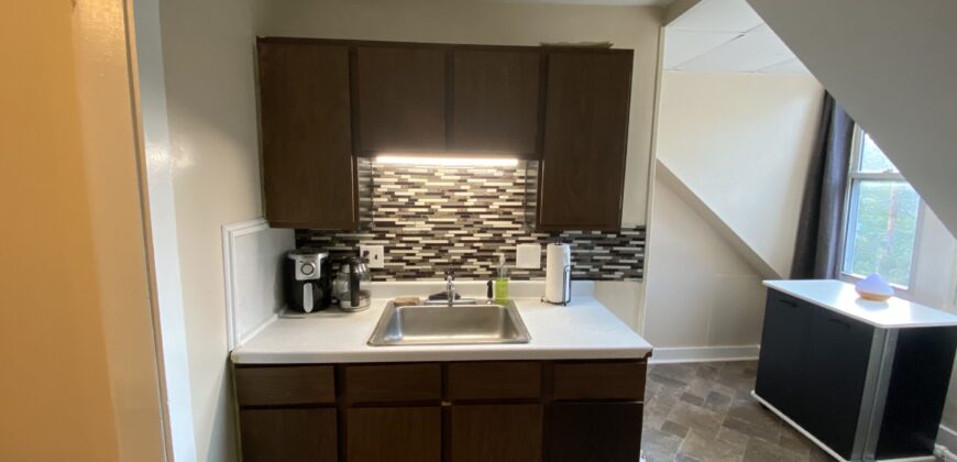 One bedroom Portland Walk up 3rd floor