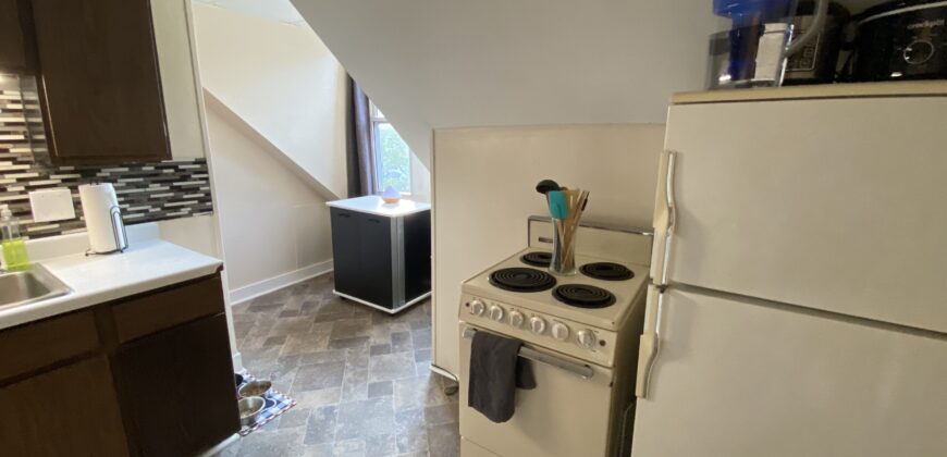 One bedroom Portland Walk up 3rd floor