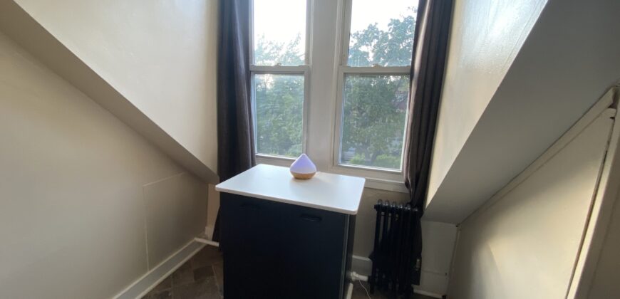 One bedroom Portland Walk up 3rd floor