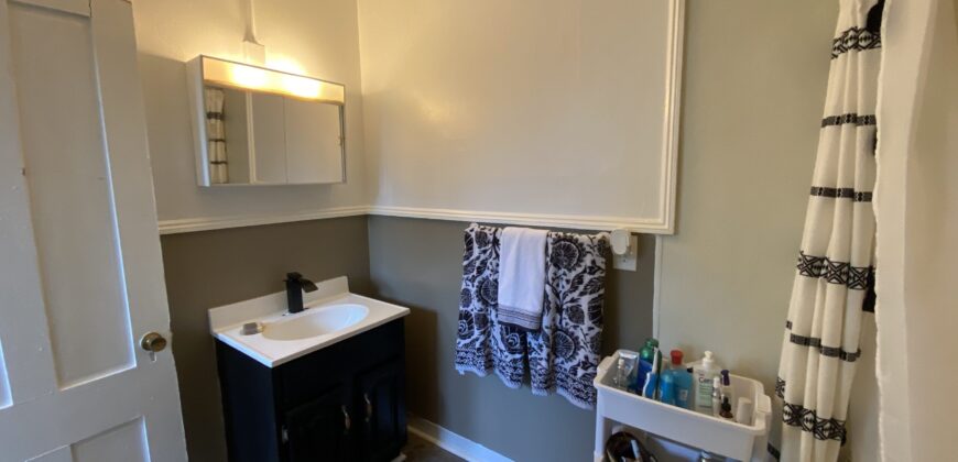 One bedroom Portland Walk up 3rd floor