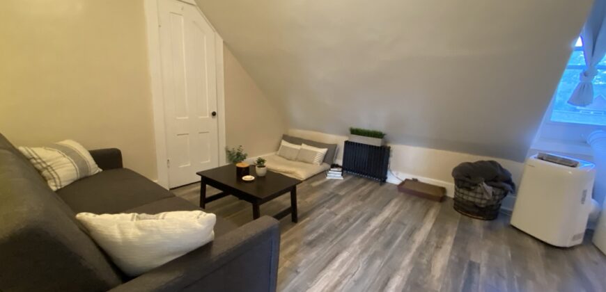 One bedroom Portland Walk up 3rd floor